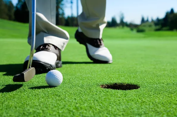 Close up putting shot at Wolf River Golf Course